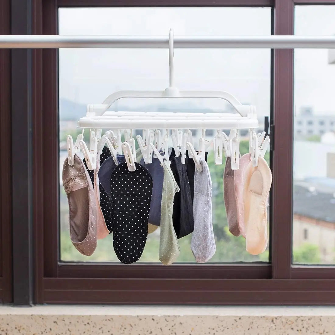 Hangers and clothes pegs