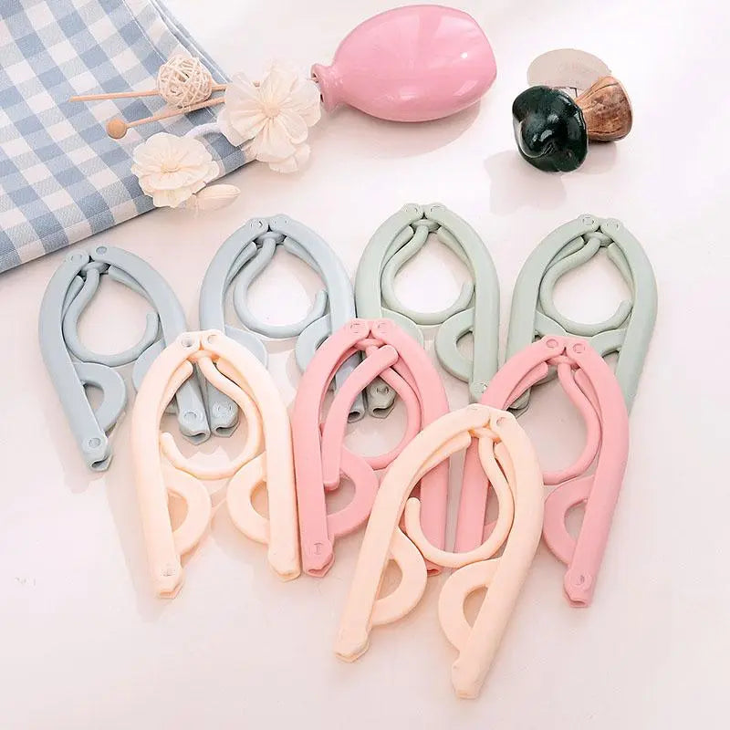 Travel Hangers - Essential for Cruise Ships, 5/10pcs Portable Folding Hangers, Plastic Hangers, Travel Accessories, Foldable Travel Clothes Drying Racks, Multifunctional Clothes Hanger (Color Random)